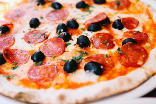 Mikrodalgada Pizza Nasıl Yapılır? Kolay Mikrodalgada Pizza Tarifi